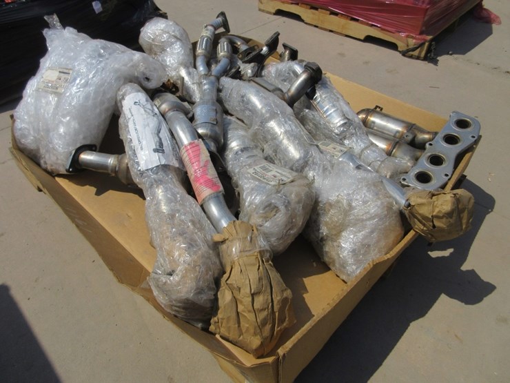 lot-of-misc-catalytic-converters-&-exhaust-parts-image-2