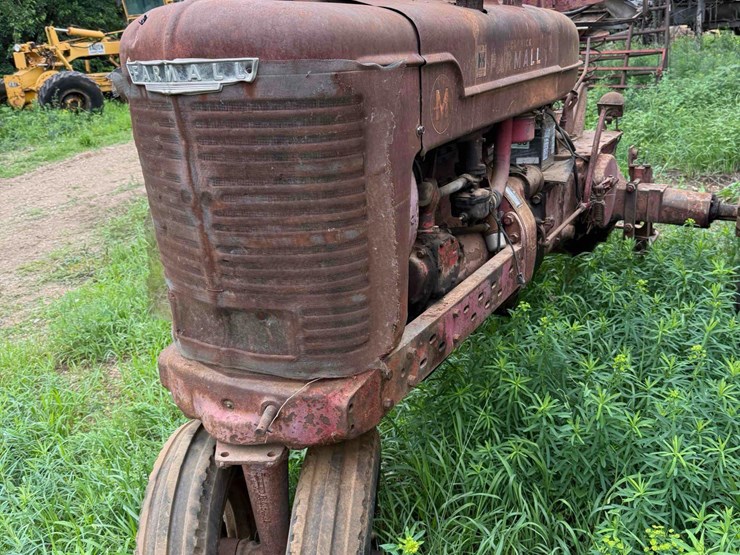 farmall-m-tractor-image-3