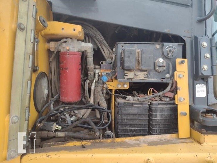 2011-deere-850k-image-40