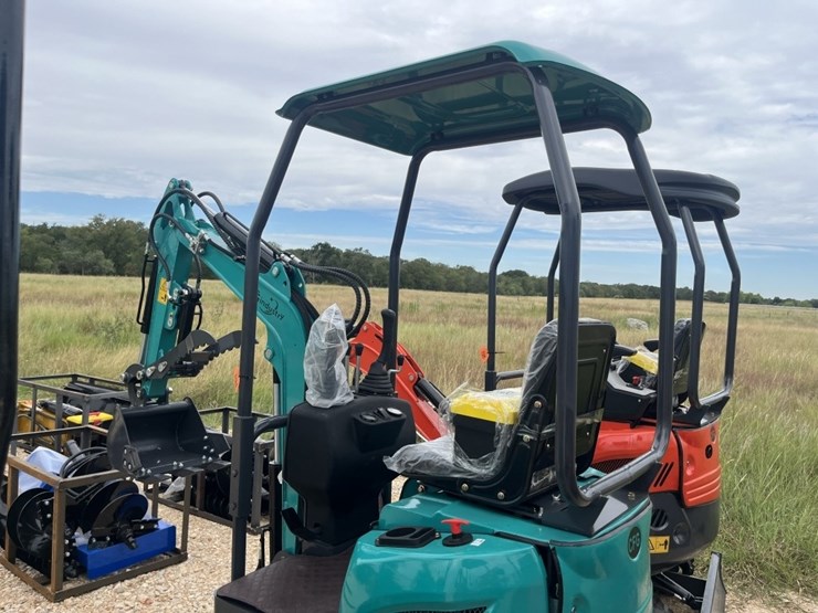 cfg-qk16r-mini-excavator-image-5