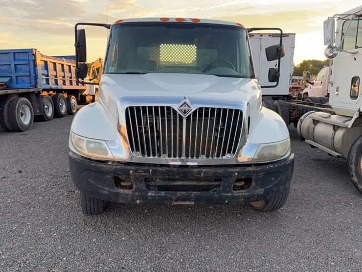 2004-international-durastar-4300-image-2