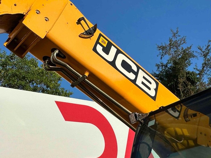 2011-jcb-541-70-image-15
