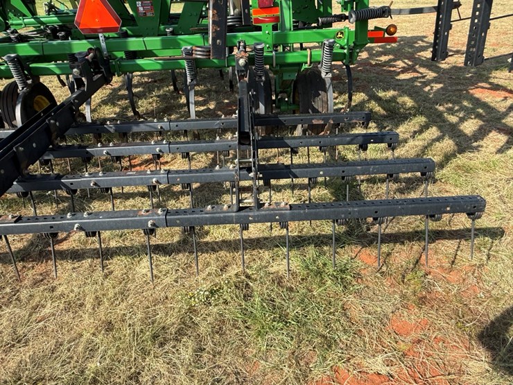 2013-john-deere-2210-image-21