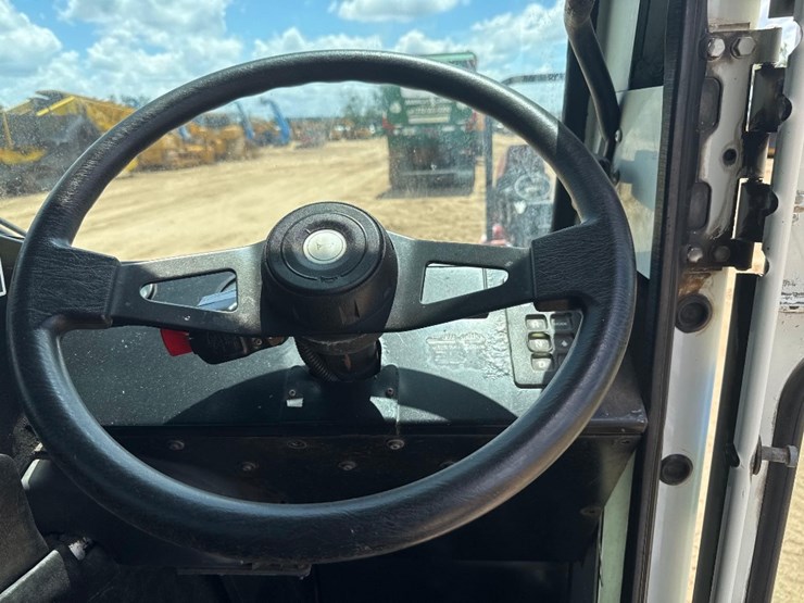 2013-mack-leu633-image-40