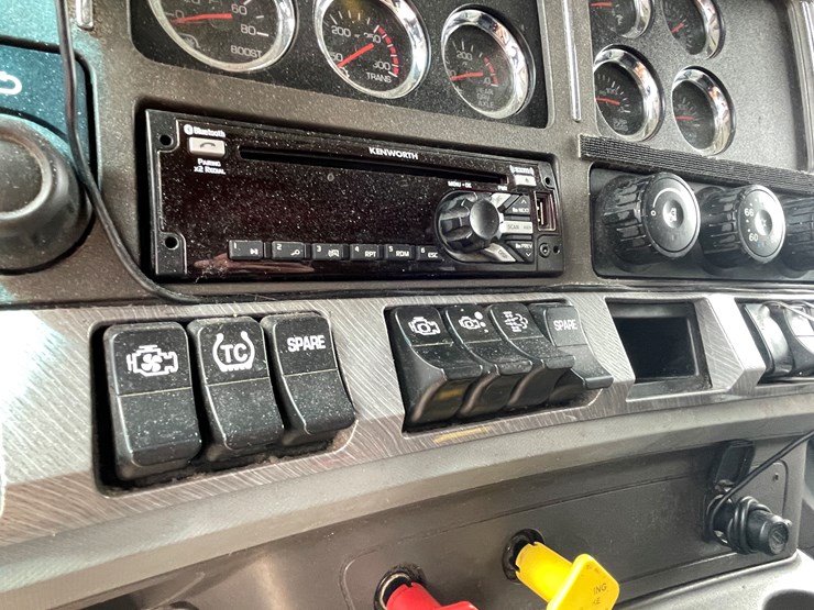 2018-kenworth-t680-image-48