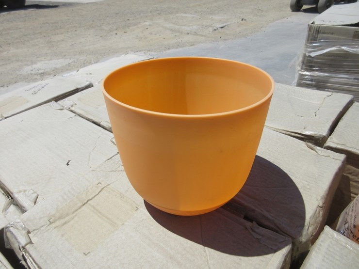 lot-of-approx-(240)-8"-plastic-planters-image-7