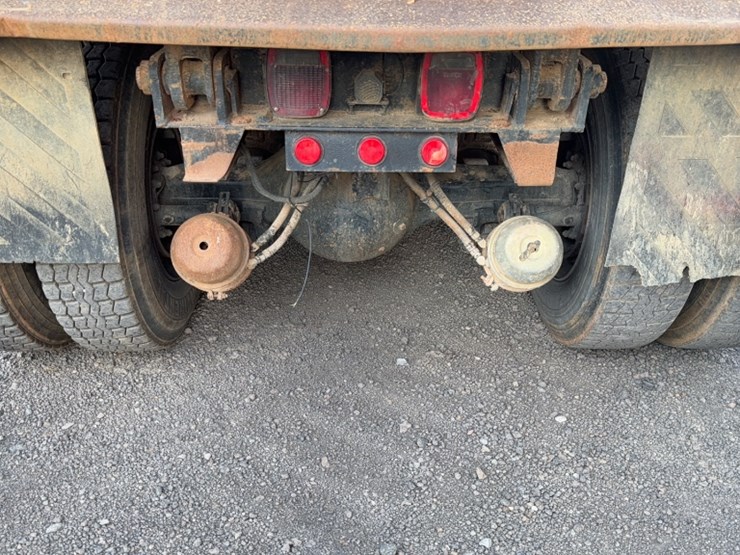 2000-kenworth-t300-image-10