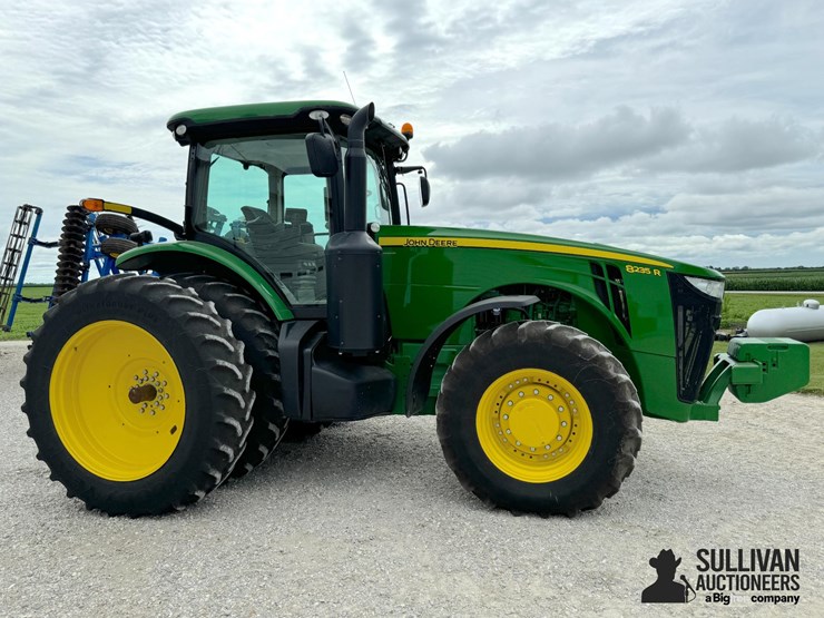 2011-john-deere-8235r-image-3