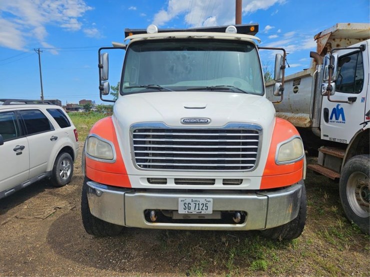 #2526-•-2007-freightliner-m2-tandem-axle-dump-truck-image-7