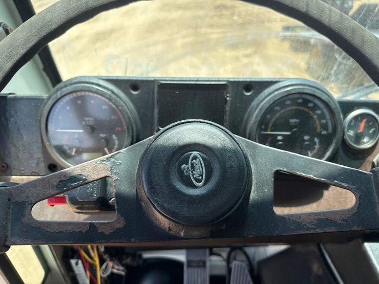 2013-mack-leu633-image-31