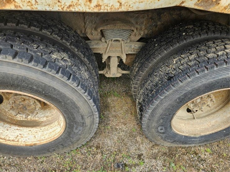 #2525-•-2006-freightliner-m2-tandem-axle-dump-truck-image-24