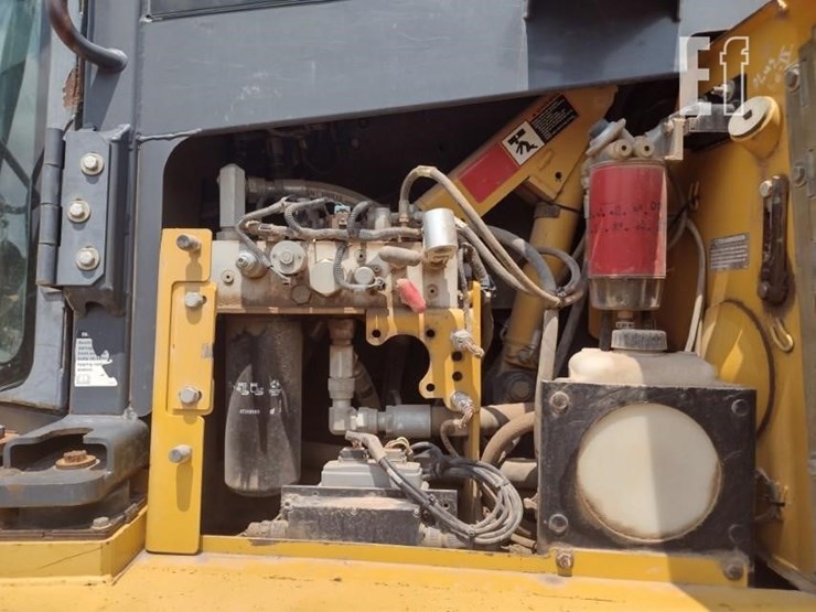 2011-deere-850k-image-47