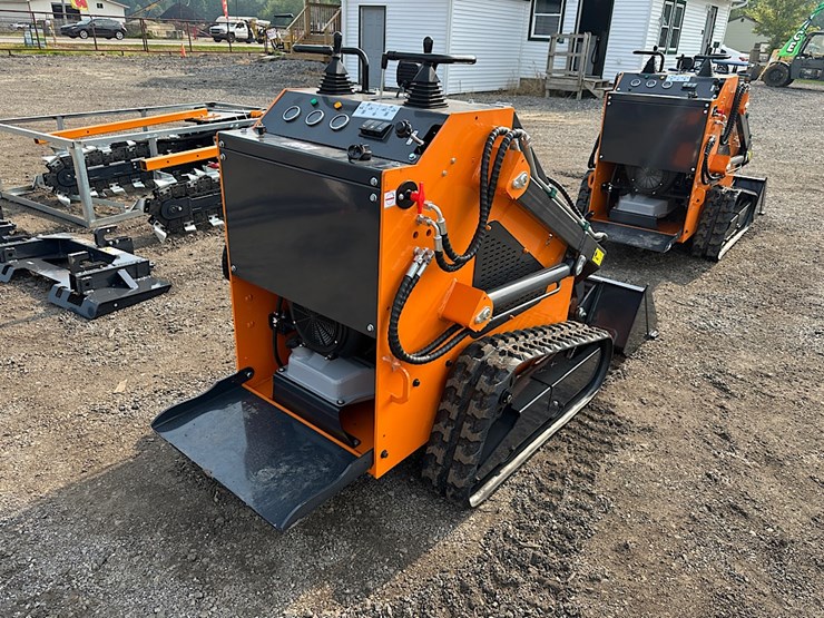 landhero-ldh-t460-mini-skid-steer-image-4