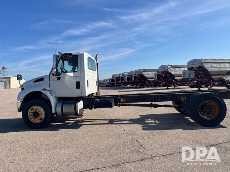 2012-international-durastar-4400-image-3