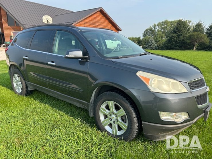 2011-traverse-lt-suv-(mn1058)-image-3