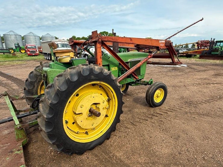 john-deere-3020-image-6