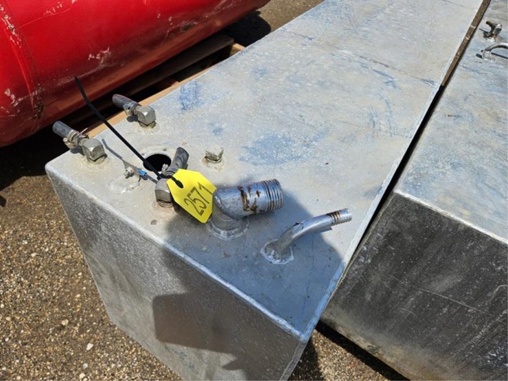 #2571-•-pallet-of-aluminum-fuel-tanks-image-7