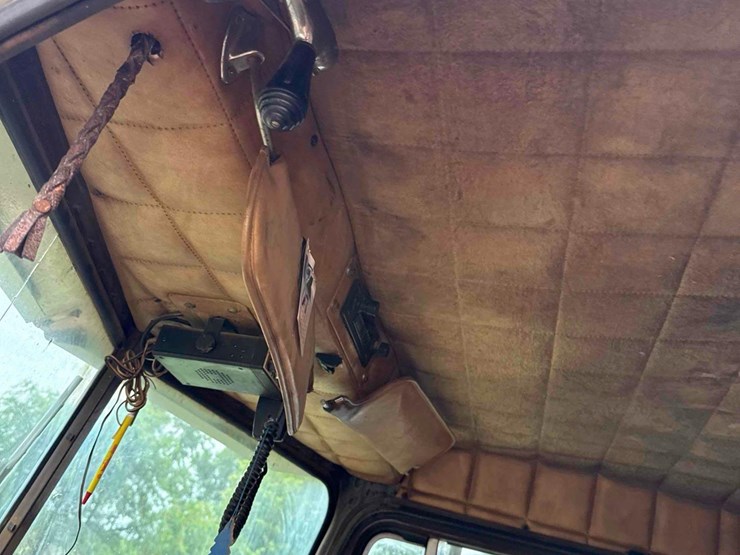 1987-peterbilt-359-image-48