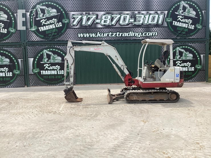 2006-takeuchi-tb135-image-1