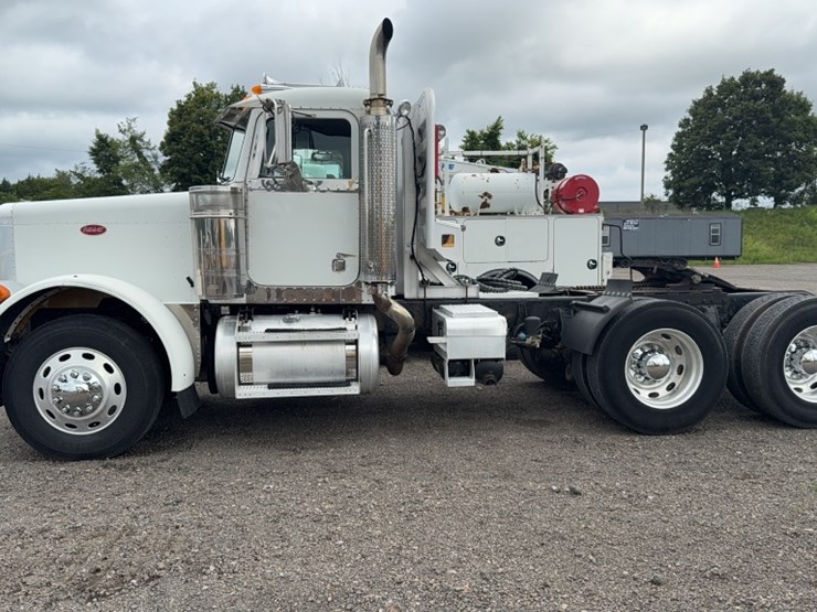 2003-peterbilt-379-image-11
