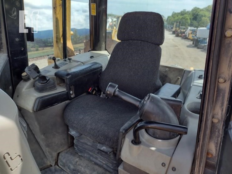 2010-caterpillar-d6n-lgp-image-14