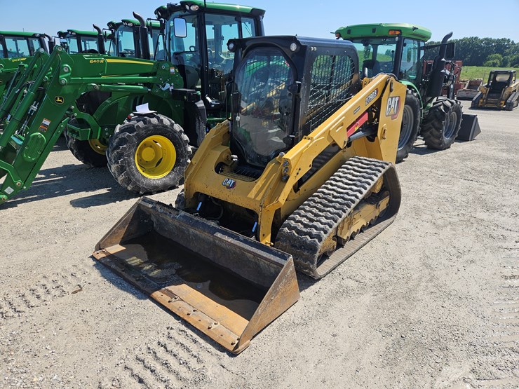 2021-caterpillar-279d3-image-1