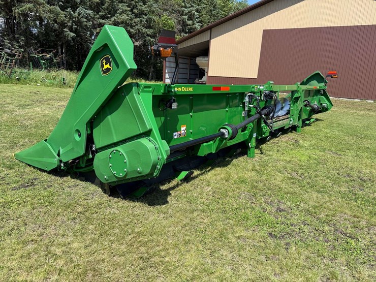 2021-john-deere-c12r-image-6