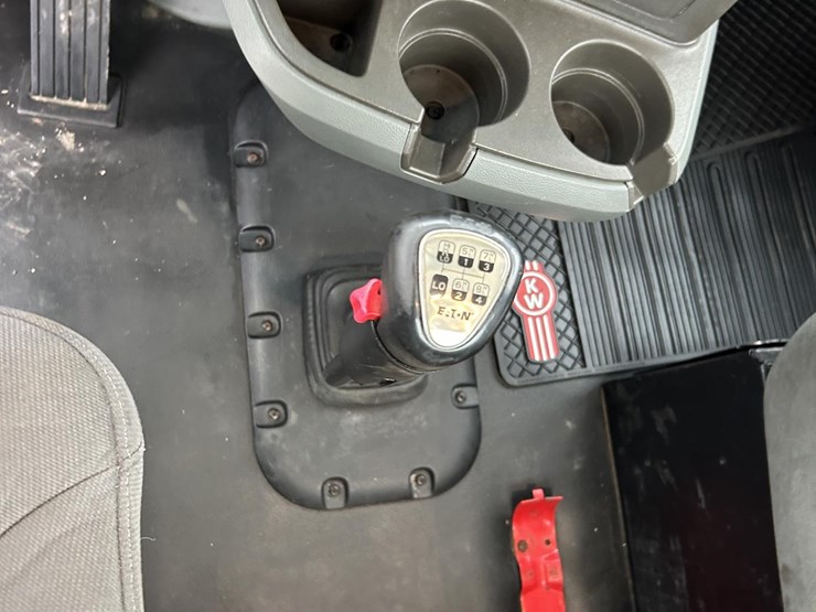 2018-kenworth-t680-image-19