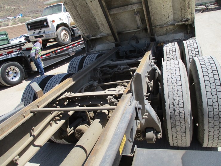 2014-freightliner-114sd-image-19