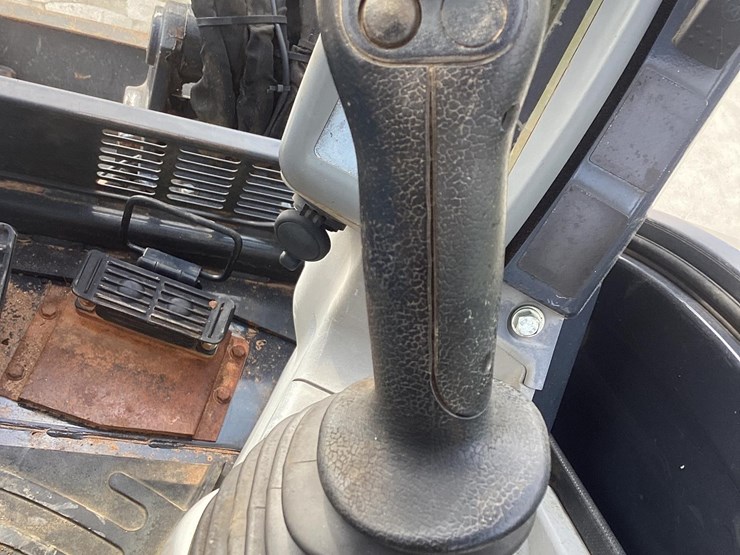 2017-deere-35g-image-16