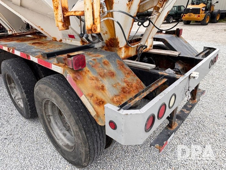 2000-peterbilt-379-image-42