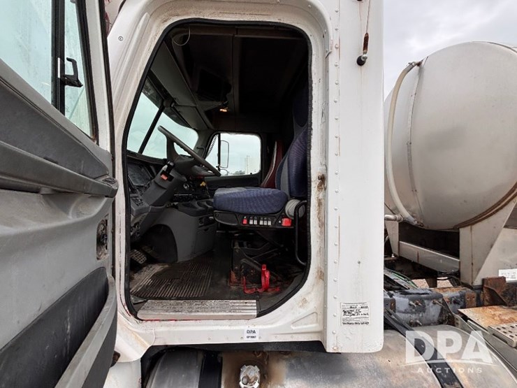 2006-freightliner-columbia-truck-(gp11007,-unit-345)-image-79