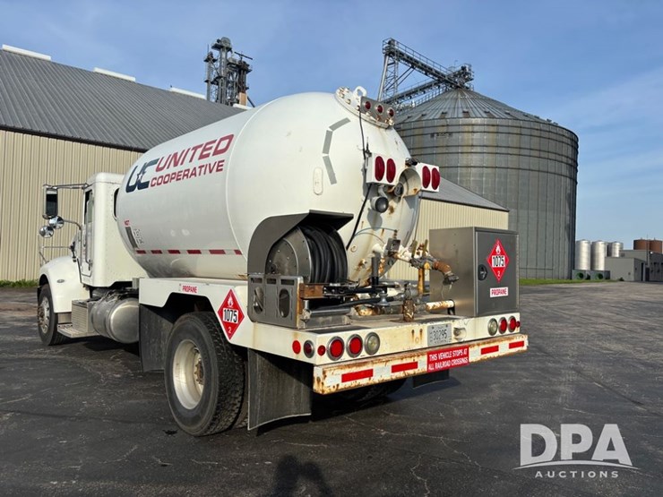 2013-peterbilt-337-image-7