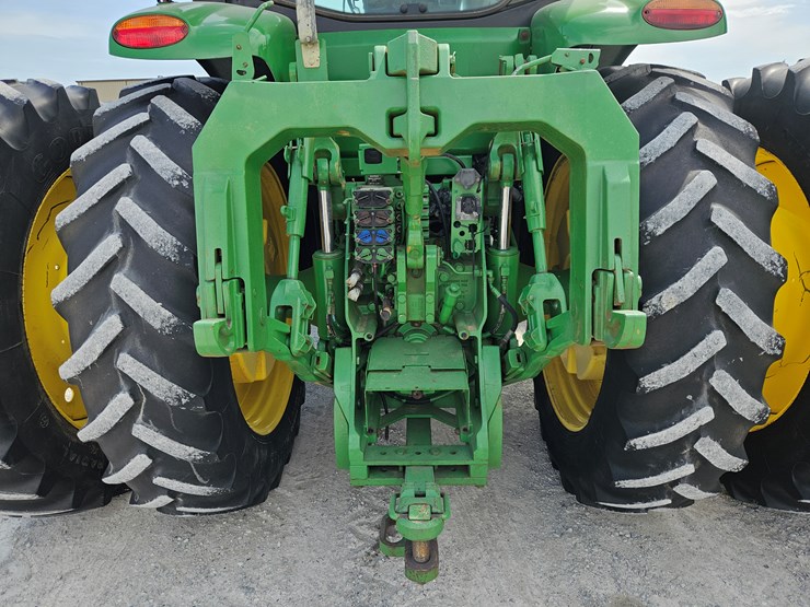 2013-john-deere-8310r-image-10