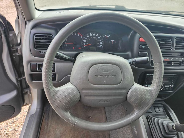 2003-chevrolet-tracker-image-13