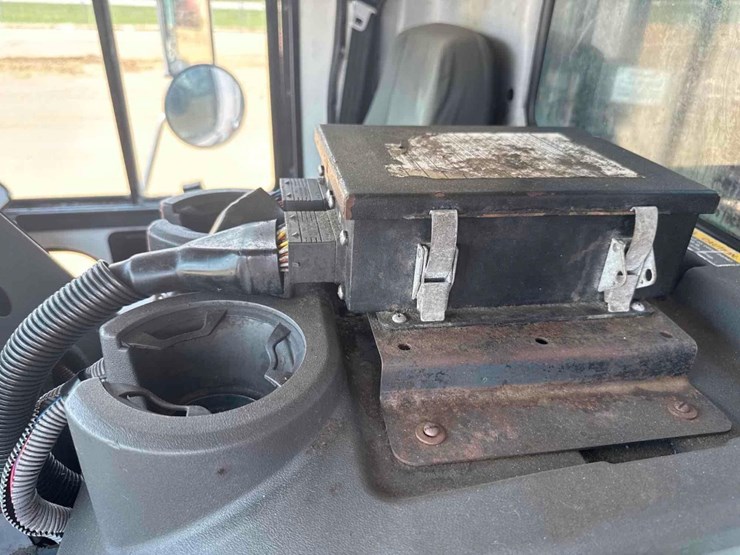 2010-mack-mru613-image-38