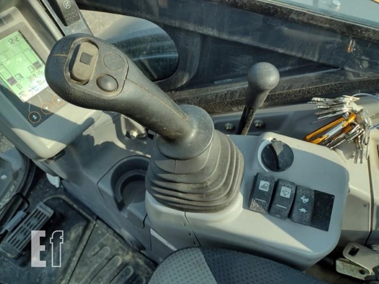 2022-deere-30g-image-9