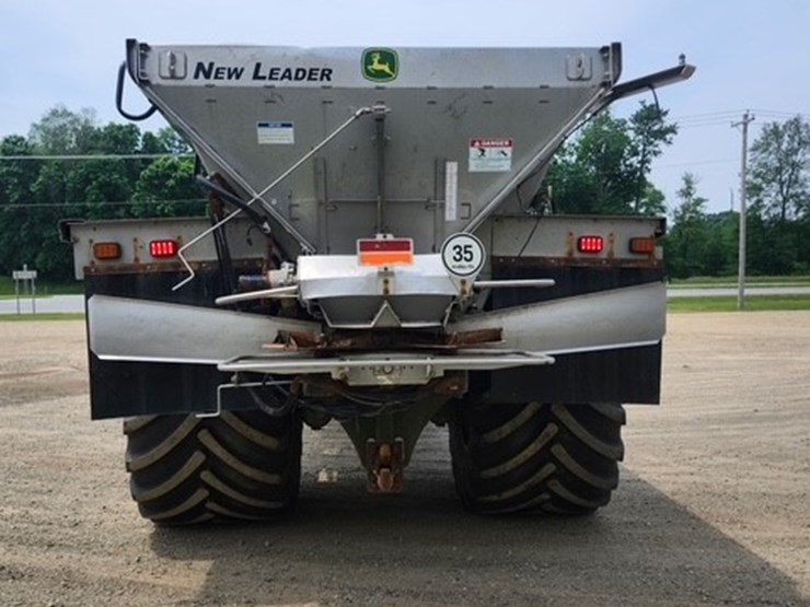 2018-john-deere-f4365-image-4