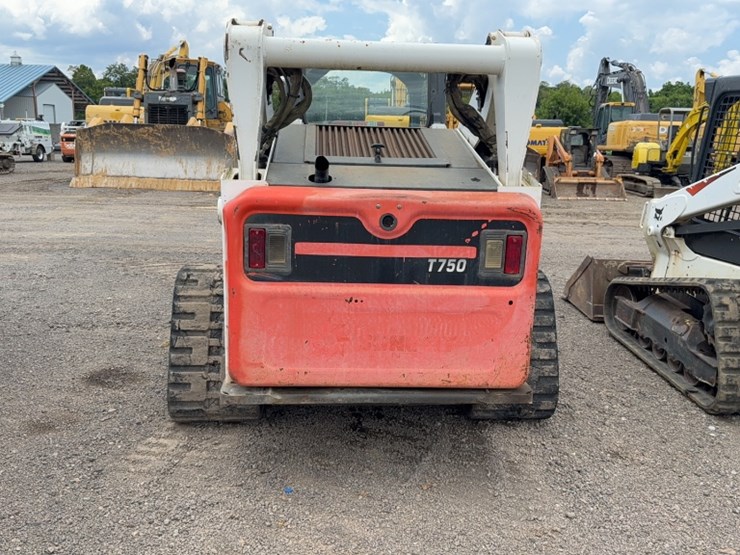 2011-bobcat-t750-image-9