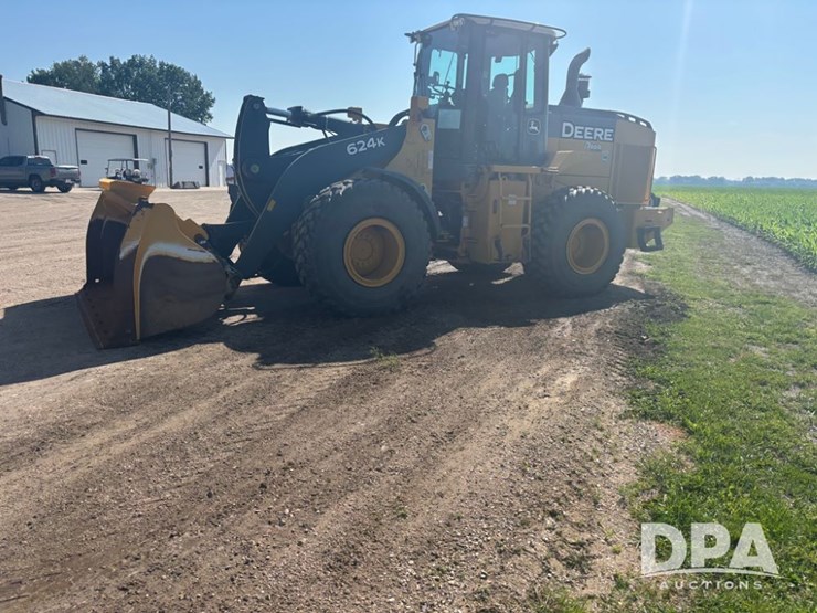 2015-deere-624k-image-15