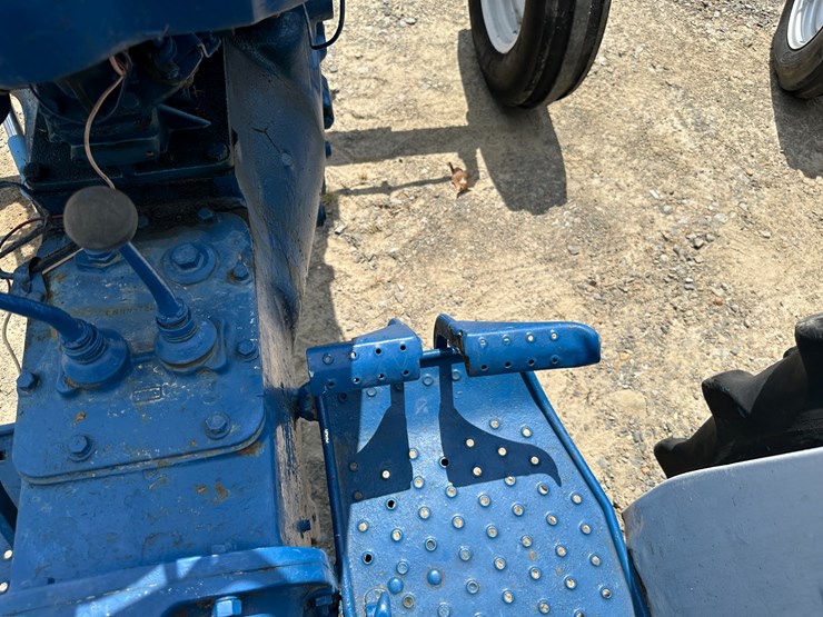 ford-4000-image-39