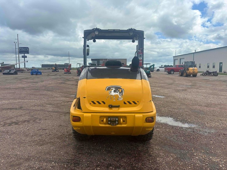 deere-204l-image-7