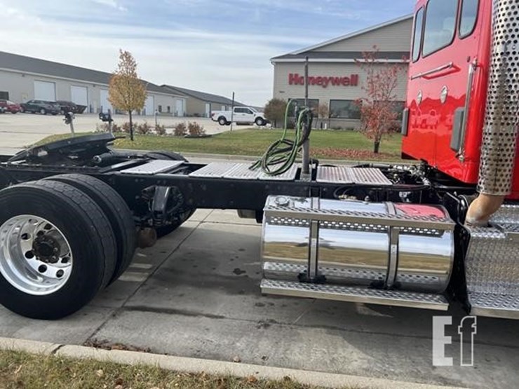 2016-kenworth-t880-image-38