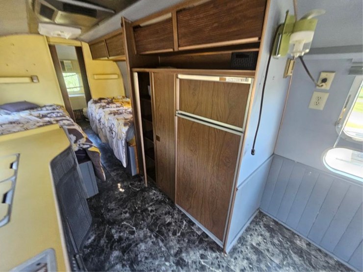 #2549-•-1972-airstream-sovereign-23973-camper-image-12