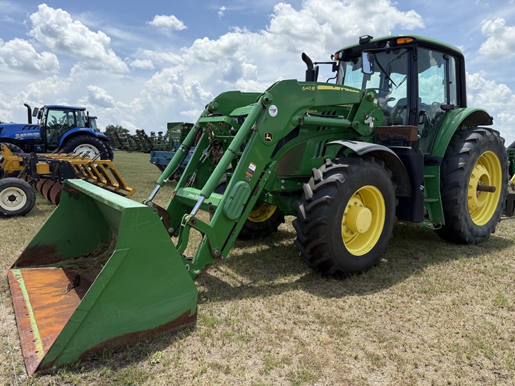 2019-john-deere-6155m-image-2