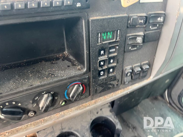 2013-peterbilt-337-image-65