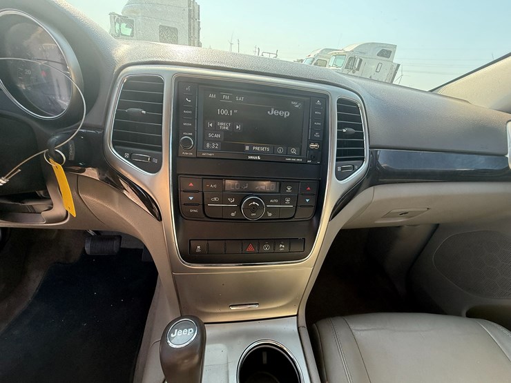 2013-jeep-grand-cherokee-image-29