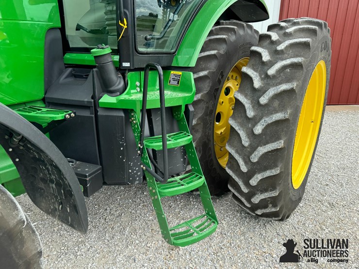 2011-john-deere-8235r-image-13