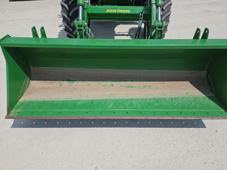 2022-john-deere-6140m-image-3