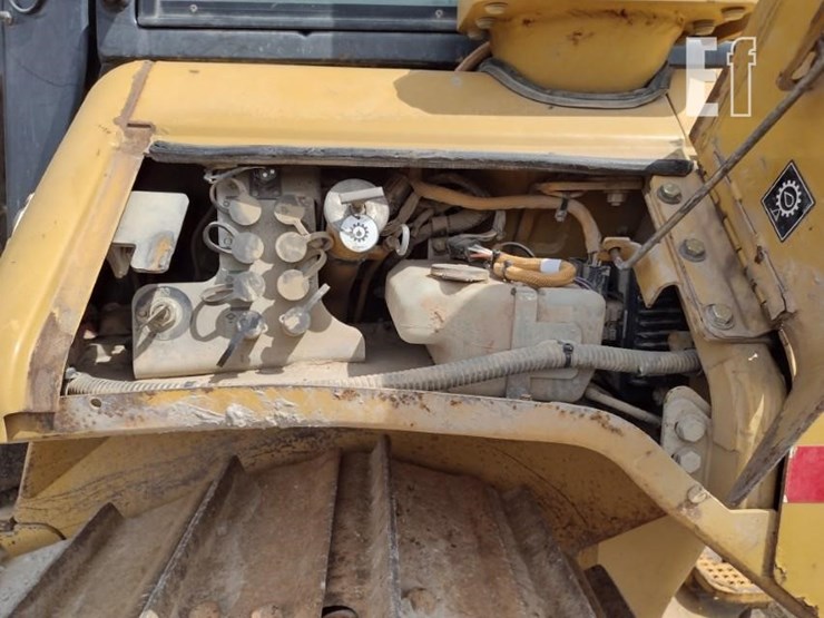 2010-caterpillar-d6n-lgp-image-43